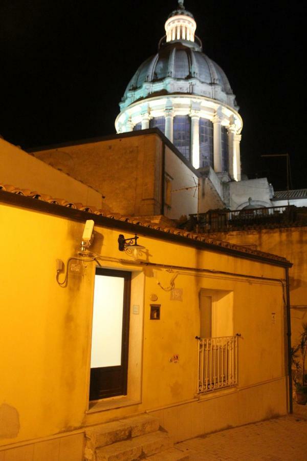 Specula Domus - Ibla Villa Ragusa Luaran gambar