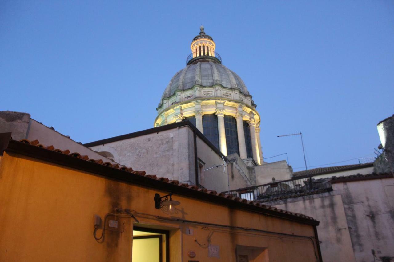 Specula Domus - Ibla Villa Ragusa Luaran gambar